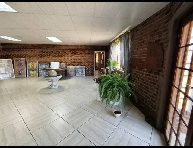 1,060M² WORKSHOP TO LET IN UNITAS PARK